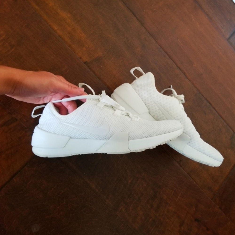 Nike all white womens tennis shoes 8.5